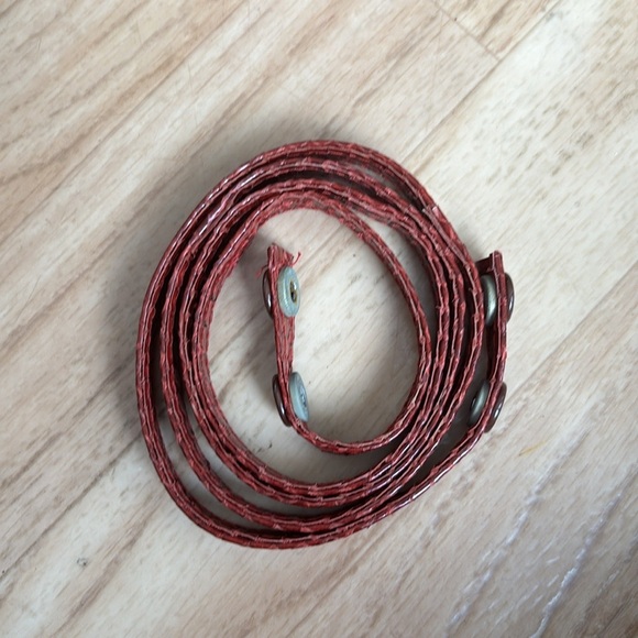 Red crocodile skin textured clutch - Picture 10 of 10